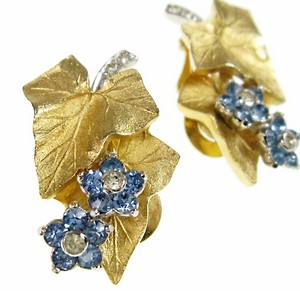 （画像用） Pennino イヤリング 豪華クリスタルの花