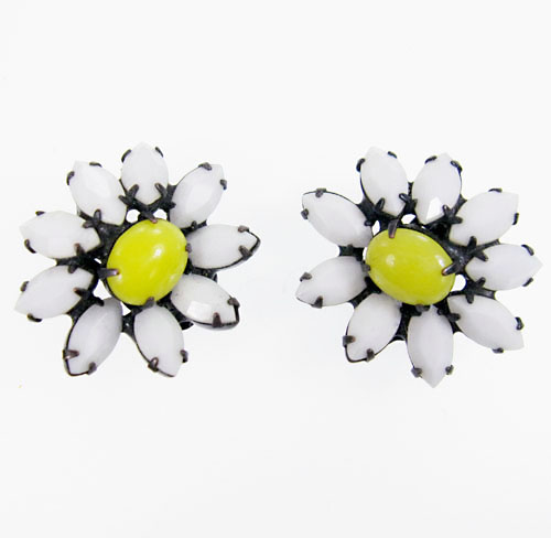 （画像用） Weiss　イヤリング デイジーのお花