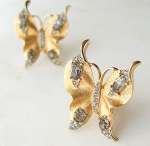 （画像用） クラウンTrifari 蝶イヤリング