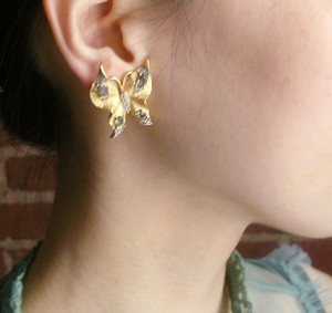 （画像用） クラウンTrifari 蝶イヤリング