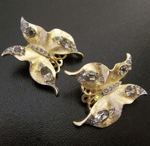 （画像用） クラウンTrifari 蝶イヤリング