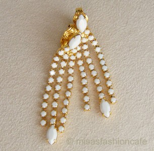 （画像用） ミルク・タッセル　イヤリング