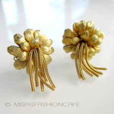 （画像用） Kramer刻印イヤリング 　タッセル フラワー