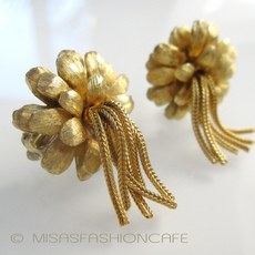 （画像用） Kramer刻印イヤリング 　タッセル フラワー