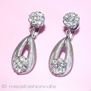 （画像用） Ｔｒｉｆａｒｉ　 トリファリ クリスタル花イヤリング