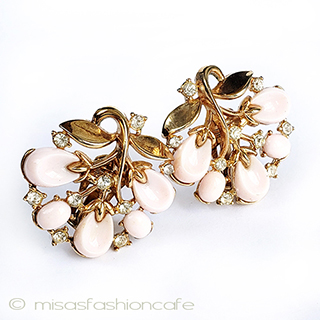 （画像用） Trifari　 トリファリ ピンクの花イヤリング
