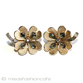 （画像用） Ｔｒｉｆａｒｉ　 トリファリ クローバー四つ葉イヤリング