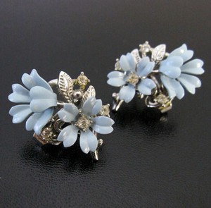 （画像用） クラウントリファリ Trifariお花イヤリング