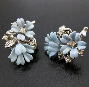 （画像用） クラウントリファリ Trifariお花イヤリング