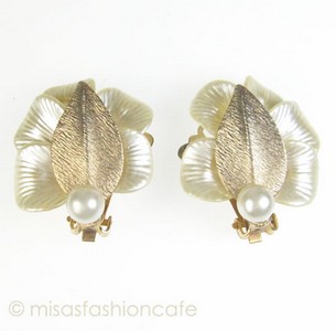 （画像用） パール花びらイヤリング