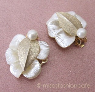 （画像用） パール花びらイヤリング