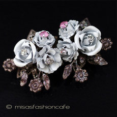 （画像用） Robert刻印　イヤリング 白いローズ　ブーケ