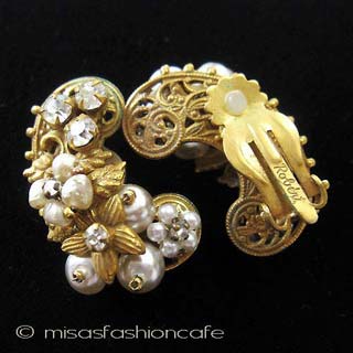 （画像用） Robert刻印 イヤリング バロックパールの花