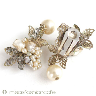 （画像用） パールドロップ花イヤリング