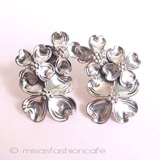 （画像用） Sterling Silver　銀製 ハナミズキ花イヤリング