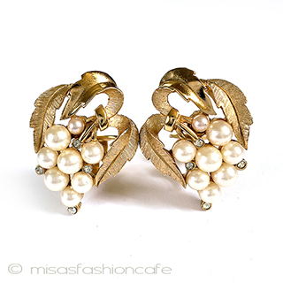 （画像用） Ｔｒｉｆａｒｉ　トリファリ パールの花イヤリング