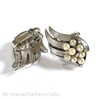 （画像用） Trifari　 トリファリ 羽・翼　イヤリング