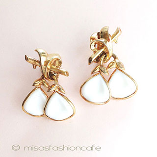 （画像用） Trifari　 トリファリ ガラスお花　イヤリング