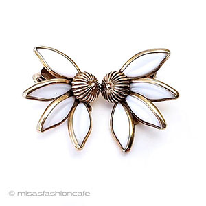 （画像用） Trifari　 トリファリ ガラスの花イヤリング