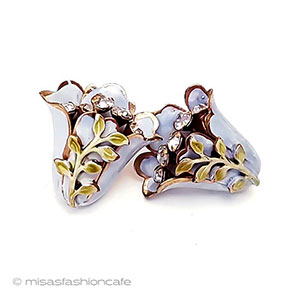 （画像用） Sandor　花イヤリング ビジューブルーフラワー