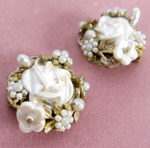 （画像用） EUGENE豪華花イヤリング