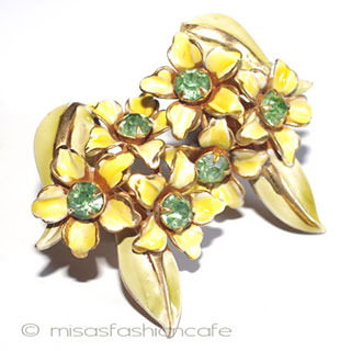 （画像用） ＳＡＮＤＯＲ　イヤリング スイセンの花ブーケ