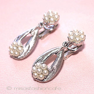 （画像用） Ｔｒｉｆａｒｉ　 トリファリ パールの花イヤリング