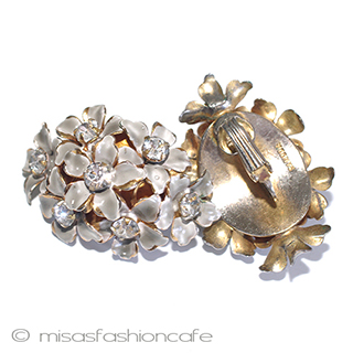 （画像用） ＳＡＮＤＯＲ　イヤリング グレーの花ブーケ