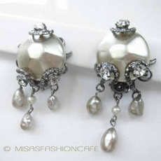 （画像用） Robert刻印イヤリング バロックパール＆RS