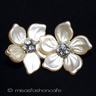 （画像用） 大振りパールの花イヤリング