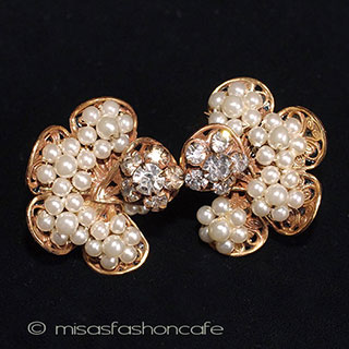 （画像用） Ｏｒｉｇｉｎａｌ　ｂｙ　Ｒｏｂｅｒｔ パールRSの花　イヤリング