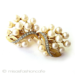 （画像用） ヴィンテージイヤリング トリファリ　パールブーケ