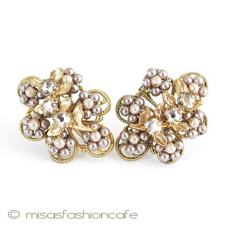 （画像用） ヴィンテージイヤリング ベージュパールのお花