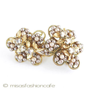 （画像用） ヴィンテージイヤリング ベージュパールのお花