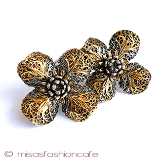 （画像用） ART刻印イヤリング ハナミズキのお花