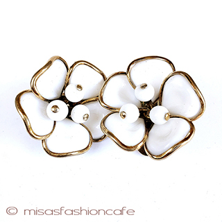 （画像用） Trifari　トリファリ ガラスの花イヤリング