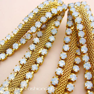 （画像用） 乳白色RS イヤリング