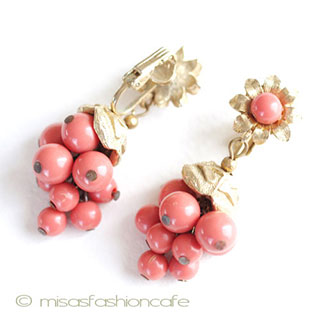 （画像用） コーラルのお花イヤリング