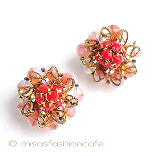 （画像用） Ｊｏｎｎｅ　イヤリング コーラルガラスのお花