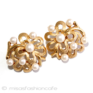 （画像用） Ｔｒｉｆａｒｉ　 トリファリ パールのお花　イヤリング