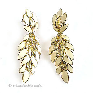 （画像用） Trifari　 トリファリ 葉ドロップ　 ピアス