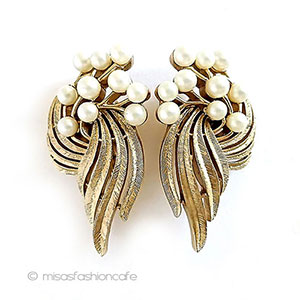 （画像用） Trifari　 トリファリ パールの花イヤリング