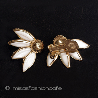 （画像用） Trifari　 トリファリ ガラスの花　イヤリング