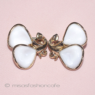 （画像用） Ｔｒｉｆａｒｉ　 トリファリ ガラスお花　イヤリング