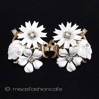 （画像用） Ｔｒｉｆａｒｉ　 トリファリ 白花ブーケイヤリング