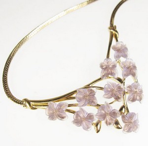 （画像用） Ｔｒｉｆａｒｉ　トリファリ スミレの花ネックレス