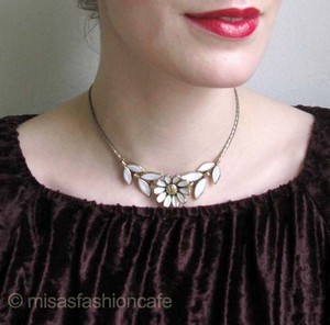 （画像用） Trifari　お花ネックレス