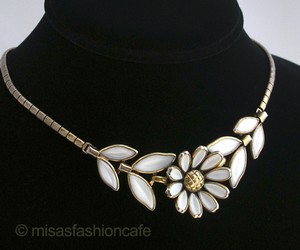 （画像用） Trifari　お花ネックレス