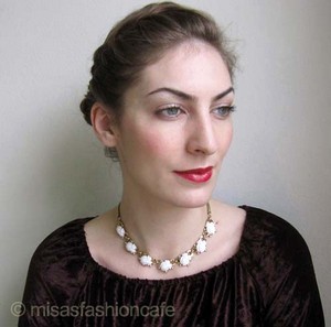 （画像用） Trifari　 トリファリ ガラスの花ネックレス