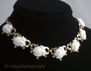 （画像用） Trifari　 トリファリ ガラスの花ネックレス